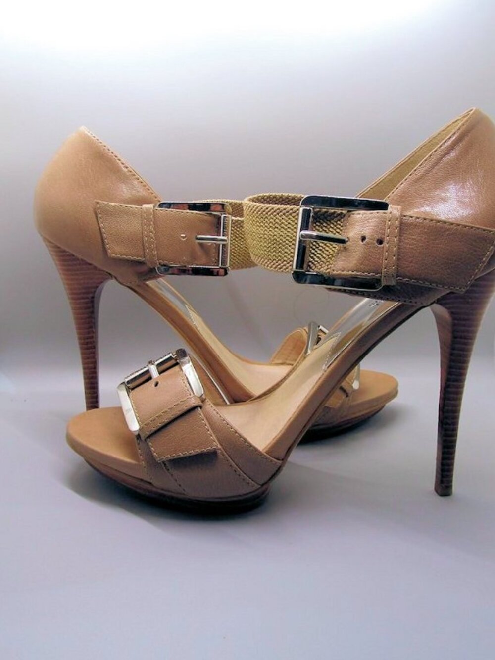 Michael Kors Faith Sandals Size 10M Taupe Leather and Metallic Gold Mesh Design